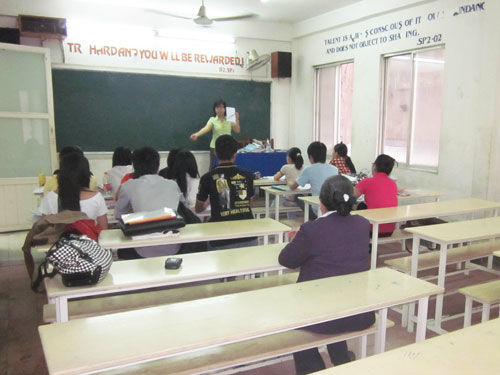 Lớp học vắng bóng sinh viên